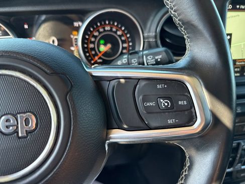 Used 2018 Jeep Wrangler Unlimited Sahara AWD/4WD image 30