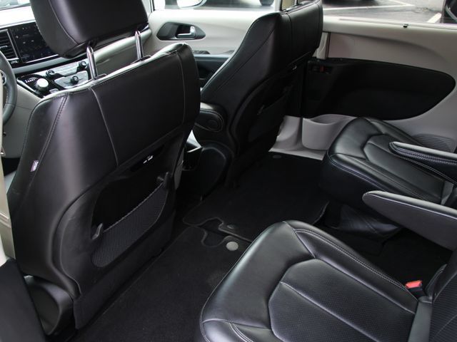 Used 2023 Chrysler Pacifica Touring-L FWD image 24