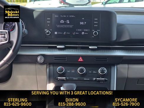 Used 2024 Kia Carnival LX image 29