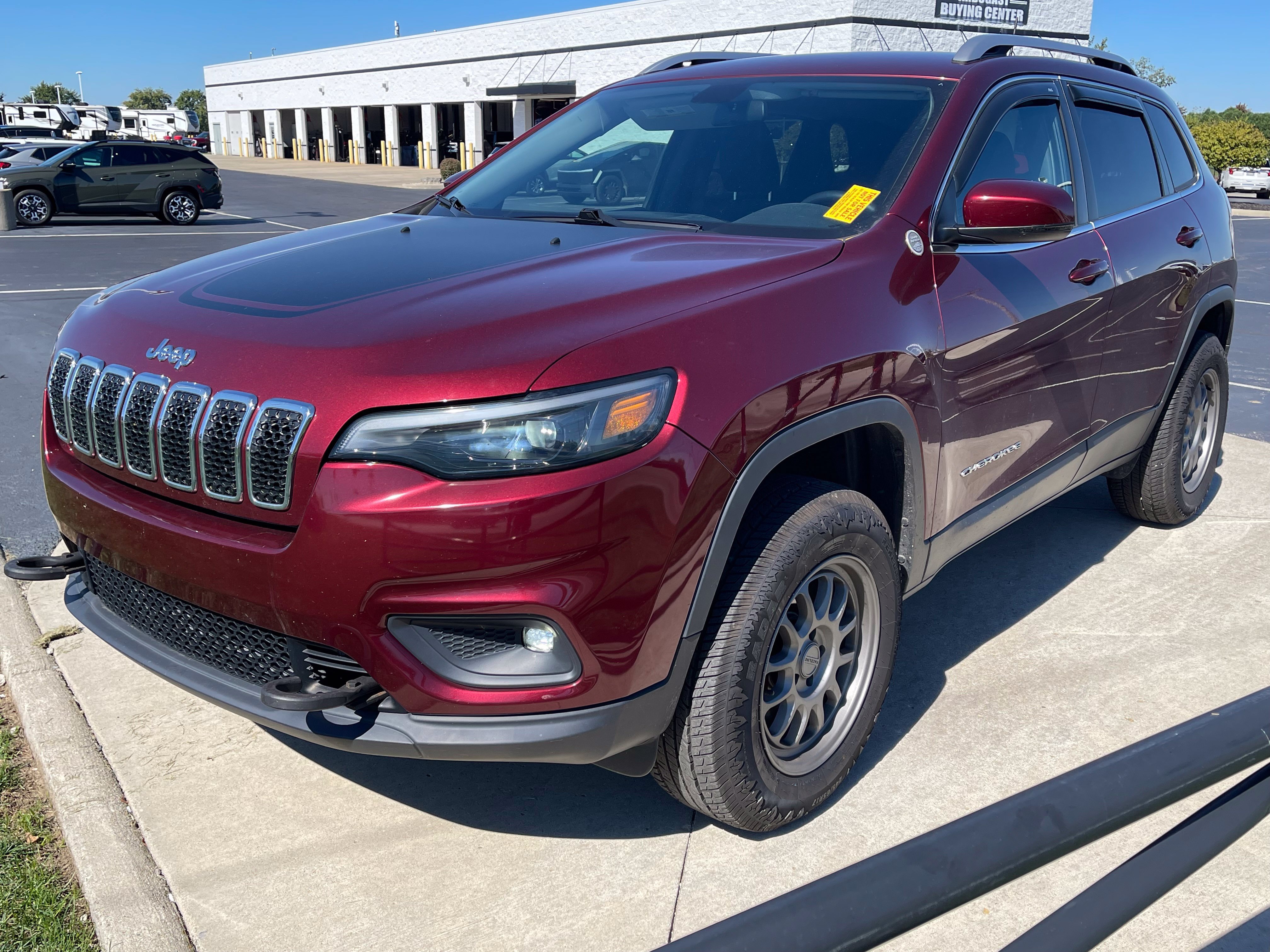 Used 2019 Jeep Cherokee Latitude w/ Cold Weather Group AWD/4WD image 3