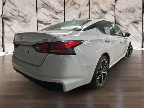 Used 2024 Nissan Altima 2.5 SR FWD image 5