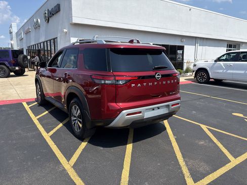 Used 2022 Nissan Pathfinder SL AWD/4WD image 7