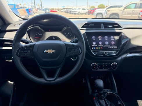 Used 2022 Chevrolet TrailBlazer LT w/ Convenience Package FWD image 16
