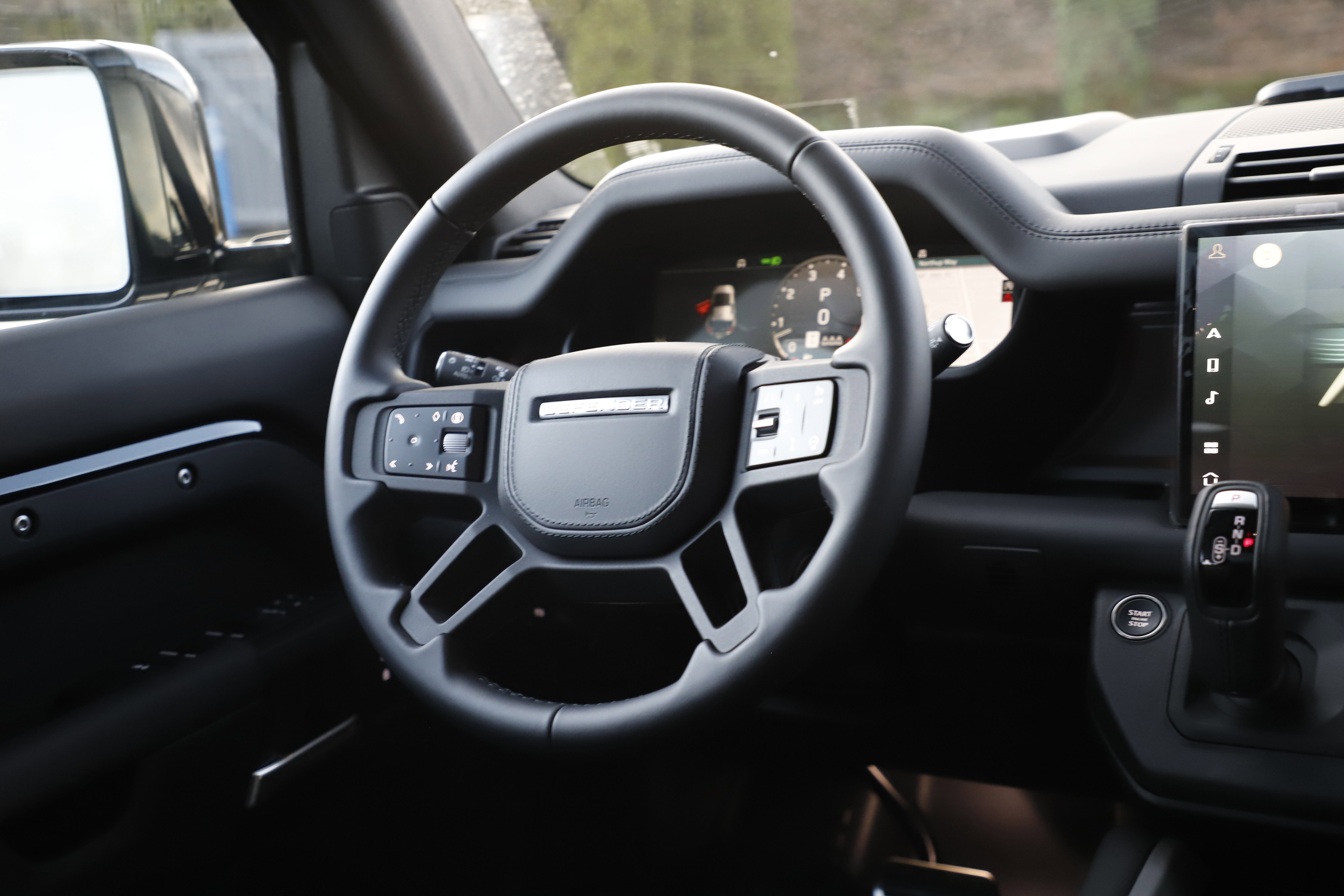 New 2025 Land Rover Defender 110 X AWD/4WD image 17