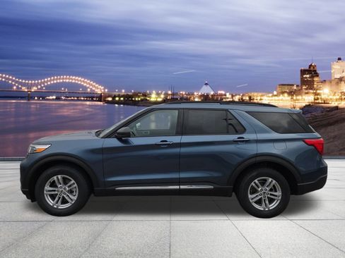 Used 2020 Ford Explorer XLT w/ Equipment Group 202A image 2