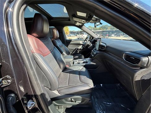 Used 2020 Ford Explorer Platinum w/ Premium Technology Package image 48