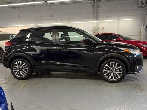 Used 2022 Nissan Kicks SV FWD image 7