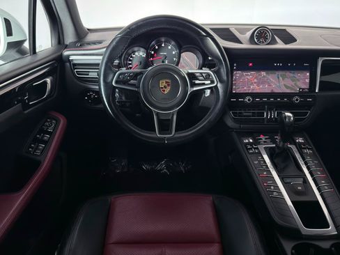 Used 2021 Porsche Macan w/ Premium Package AWD/4WD image 30