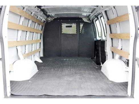 Used 2024 GMC Savana 2500 Work Van w/ Driver Convenience Package image 17