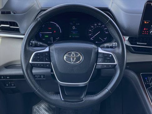 Certified 2024 Toyota Sienna XLE FWD image 16