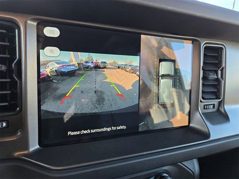 Used 2025 Ford Bronco Badlands image 13