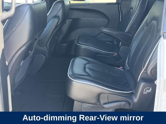 Used 2025 Chrysler Pacifica Limited FWD image 19
