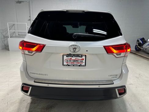 Used 2019 Toyota Highlander Limited image 7