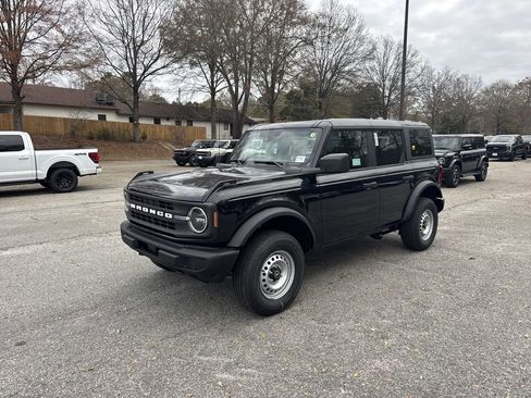 New 2025 Ford Bronco 4-Door image 3