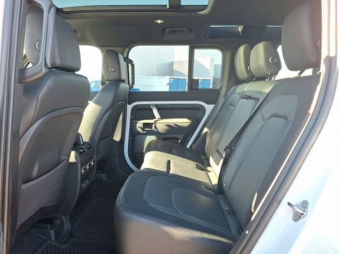 Used 2023 Land Rover Defender 110 X-Dynamic SE image 10
