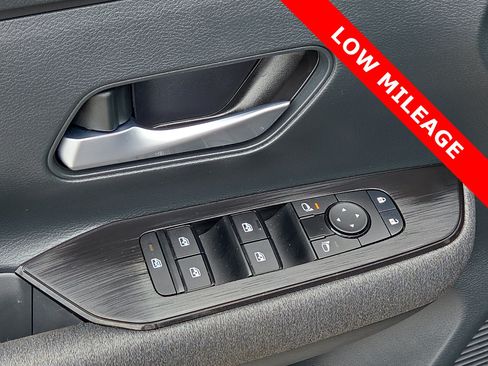 Used 2025 Nissan Kicks SV FWD image 13