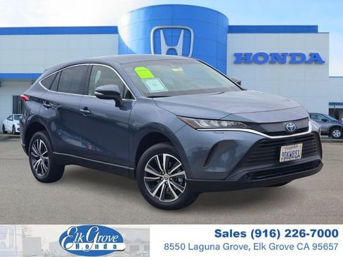 Used 2022 Toyota Venza LE image 1