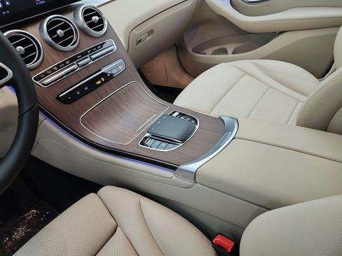 Used 2022 Mercedes-Benz GLC 300 image 13
