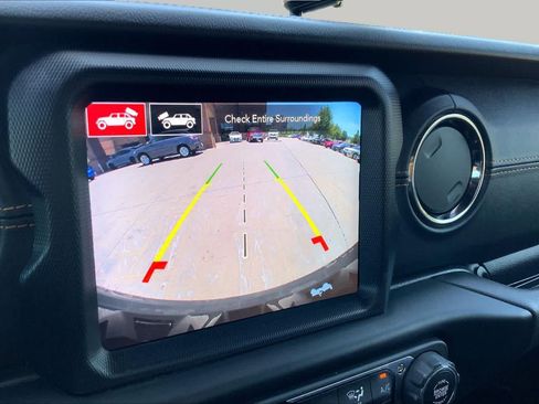 Used 2022 Jeep Wrangler Unlimited Sahara AWD/4WD image 25