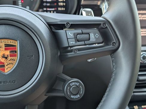 Certified 2026 Porsche Macan AWD/4WD image 27