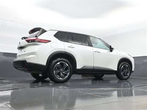 Used 2025 Nissan Rogue SV image 22