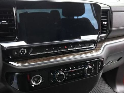 Used 2024 Chevrolet Silverado 1500 LT w/ Z71 Off-Road Package AWD/4WD image 19