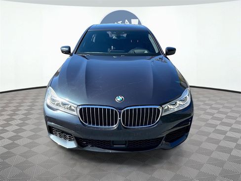 Used 2019 BMW 750i w/ Executive Package image 8