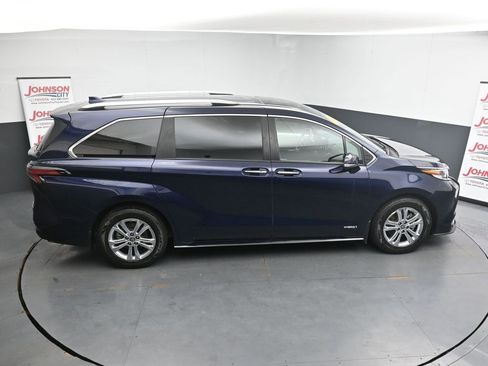 Used 2021 Toyota Sienna Platinum image 31