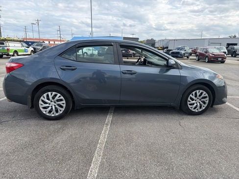 Used 2018 Toyota Corolla LE image 2