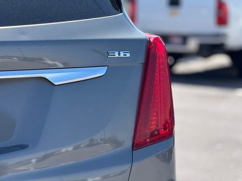 Used 2018 Cadillac XT5 Luxury w/ Driver Awareness Package image 11