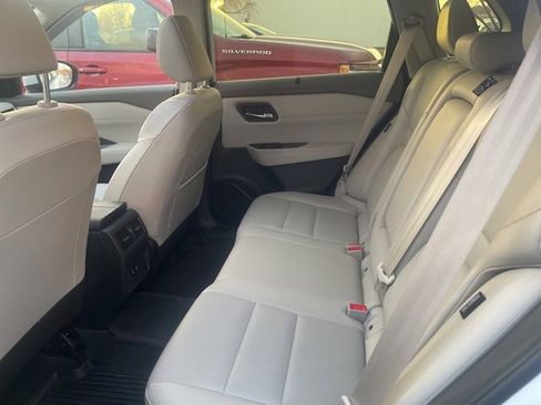 Used 2024 Nissan Rogue SV w/ SV Premium Package image 22