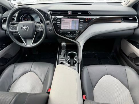 Used 2020 Toyota Camry XLE image 14