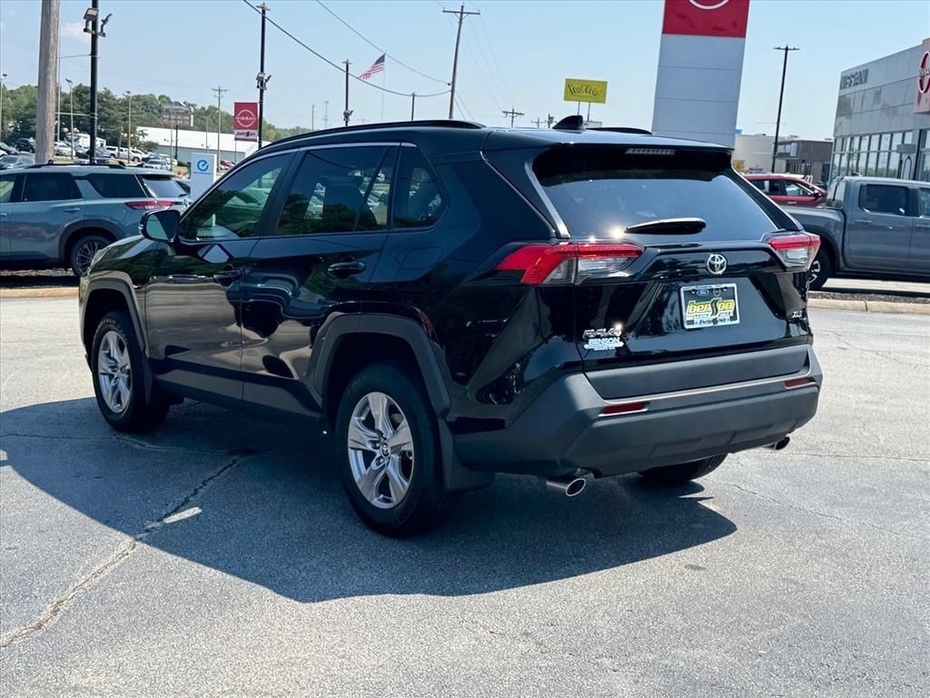 Used 2025 Toyota RAV4 XLE w/ Convenience Package FWD image 5