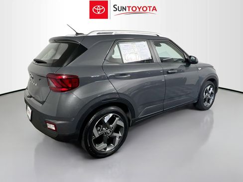 Used 2024 Hyundai Venue SEL FWD image 4