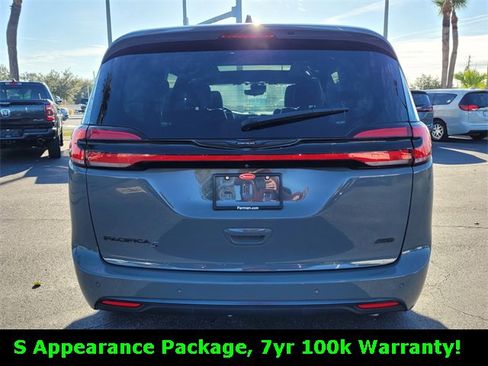 Used 2023 Chrysler Pacifica Touring-L w/ S Appearance Package image 6