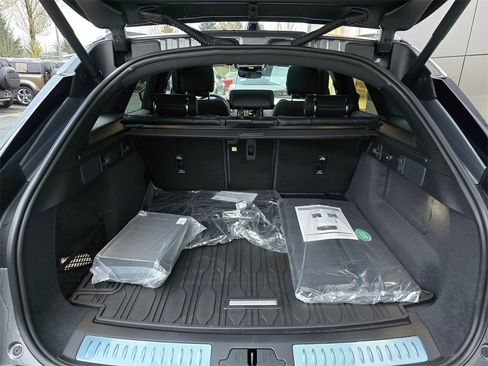 New 2025 Land Rover Range Rover Velar Dynamic SE image 29