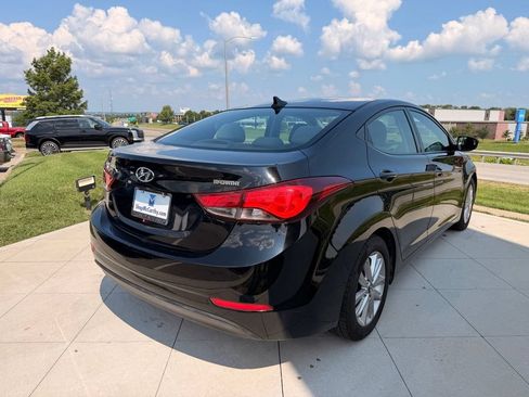 Used 2014 Hyundai Elantra SE w/ Option Group 02 FWD image 8