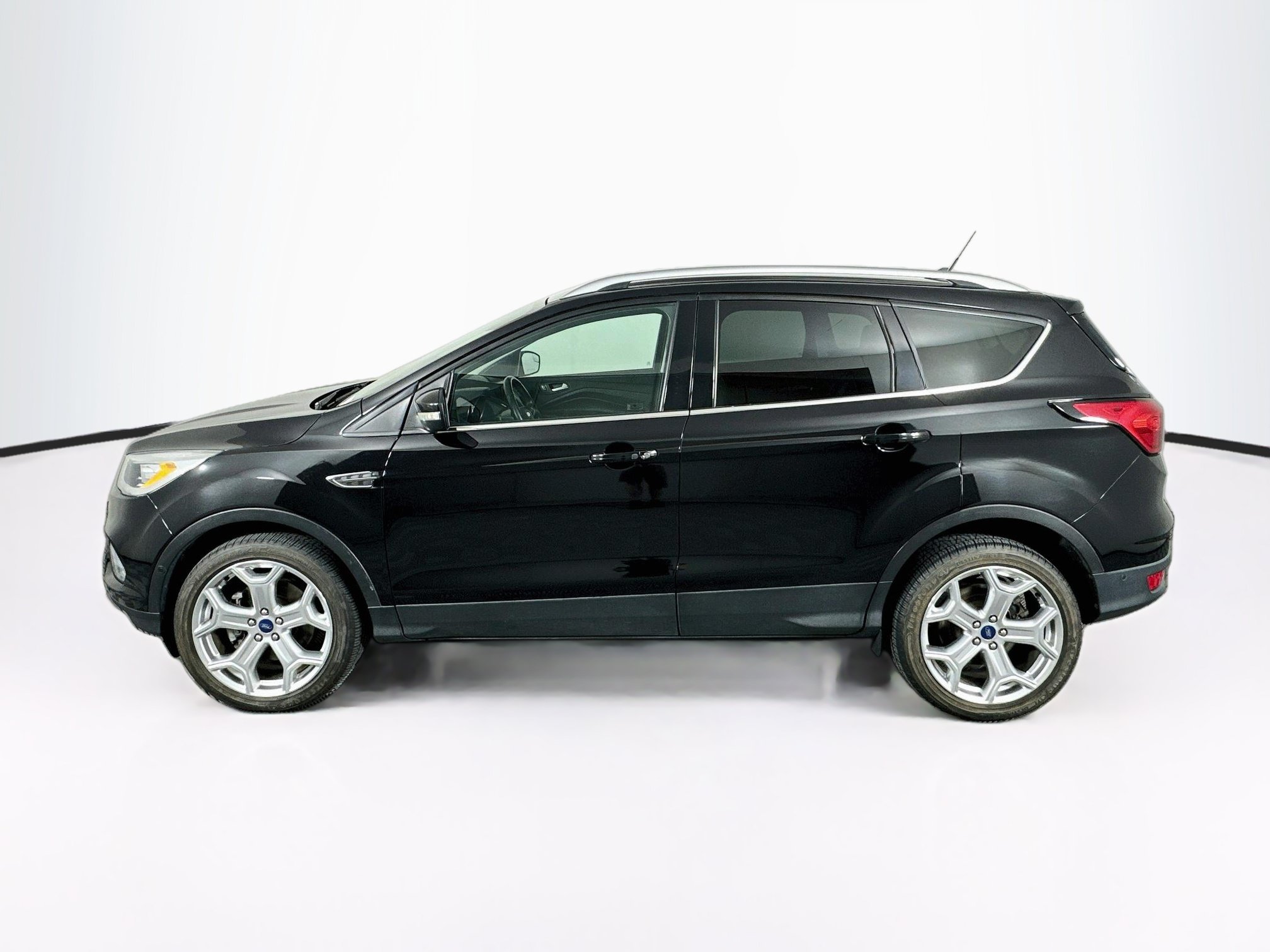 Used 2019 Ford Escape Titanium AWD/4WD image 4