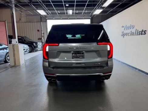 Used 2025 GMC Yukon Denali AWD/4WD image 3