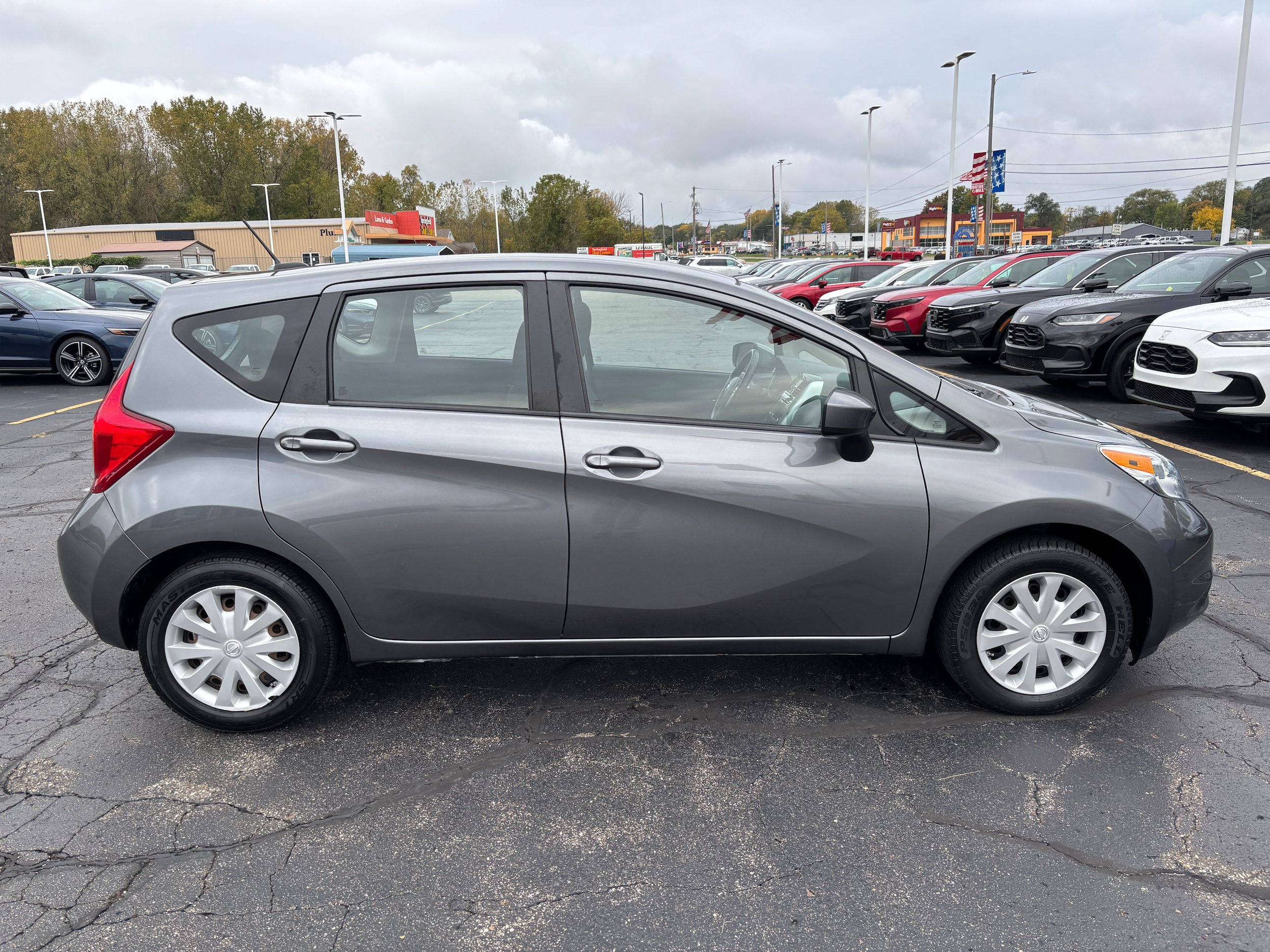 Used 2016 Nissan Versa Note SV FWD image 5