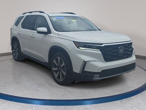 Used 2025 Honda Pilot Elite image 3