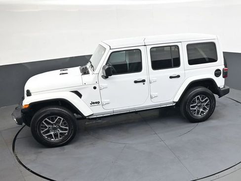 Used 2025 Jeep Wrangler Sahara image 27