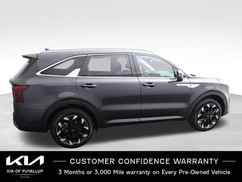 Certified 2025 Kia Sorento EX w/ Panoramic Sunroof Package AWD/4WD image 4