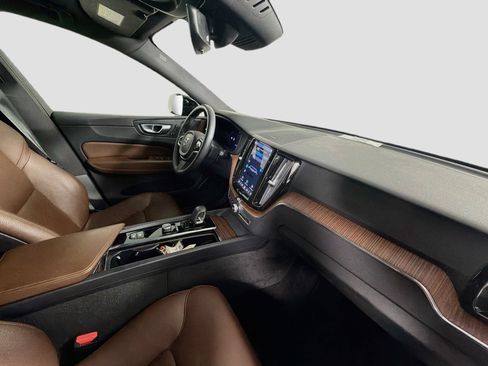 Certified 2024 Volvo XC60 B5 Plus AWD/4WD image 31