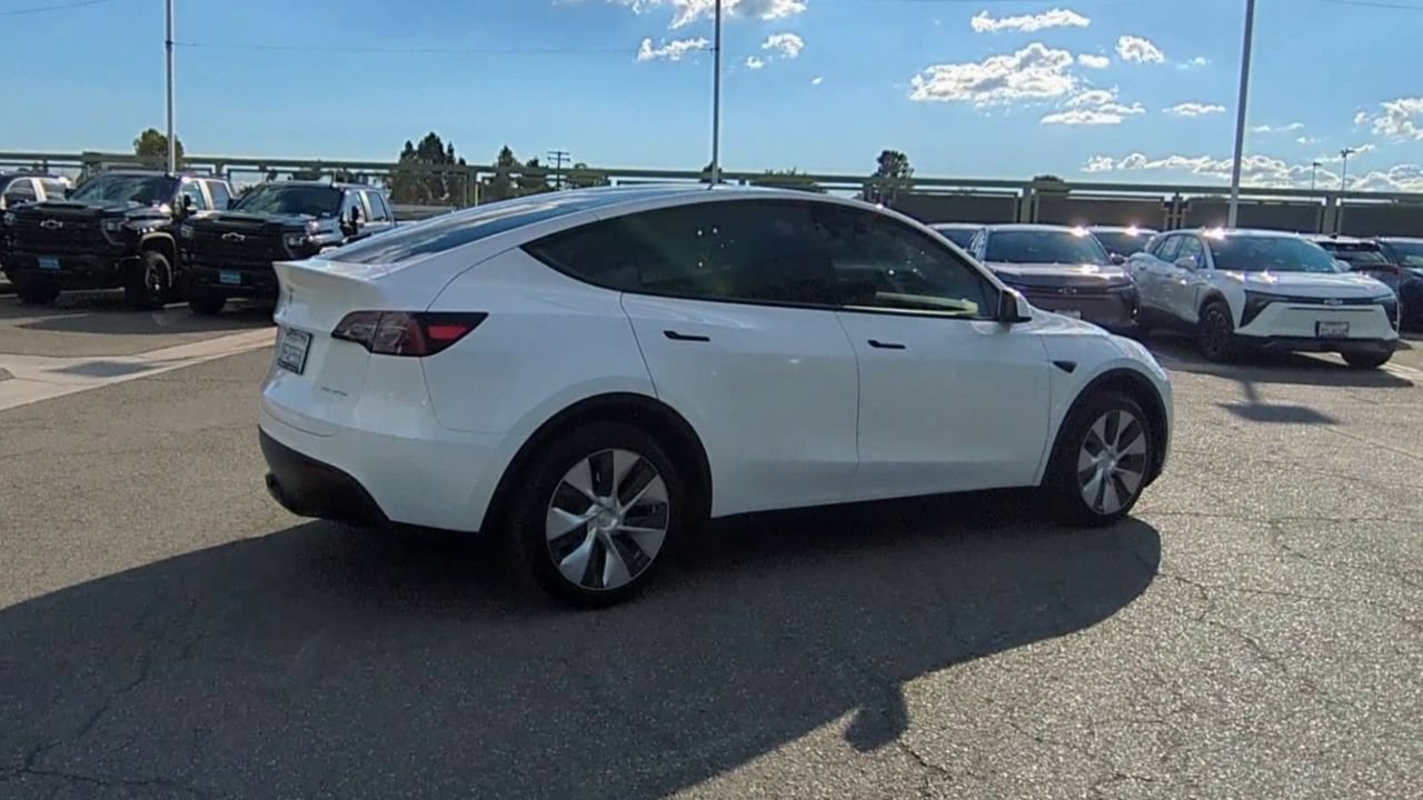 Used 2023 Tesla Model Y Long Range AWD/4WD image 8