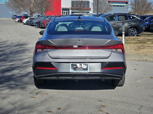 New 2025 Hyundai Elantra Limited FWD image 6
