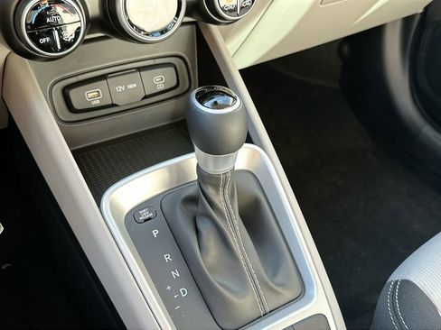 Used 2023 Hyundai Venue SEL image 15