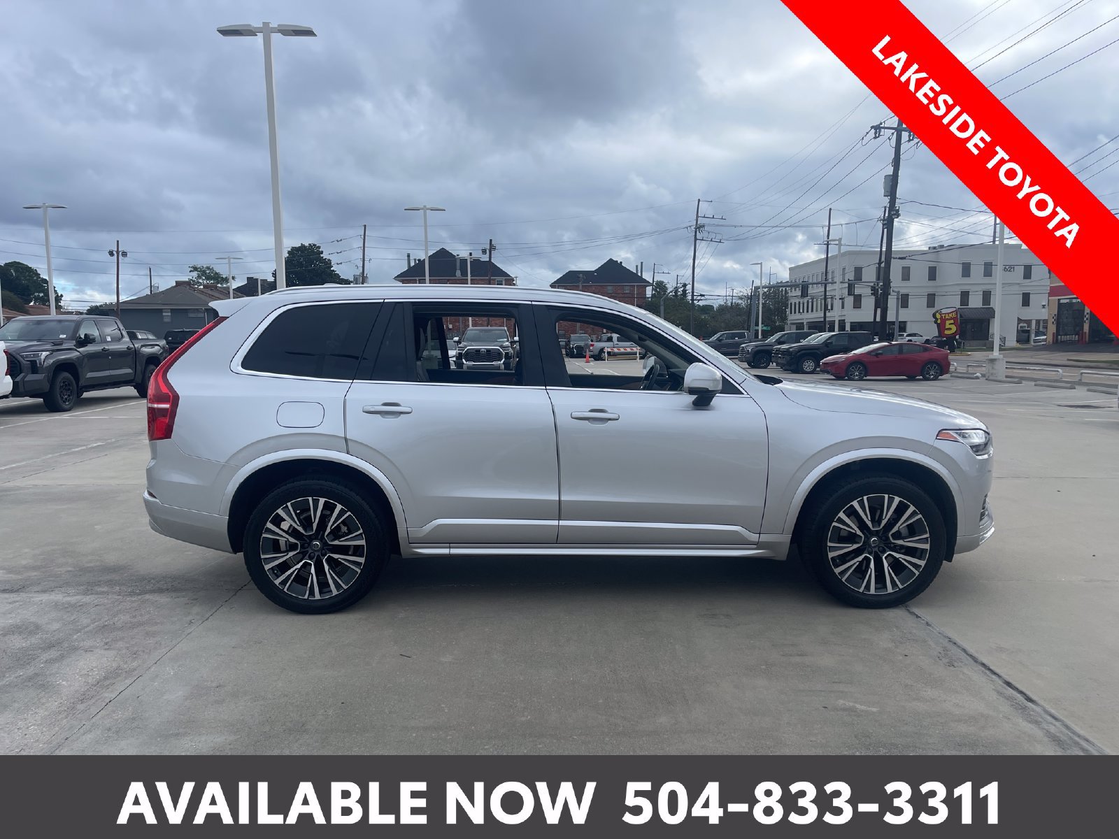 Used 2022 Volvo XC90 T5 Momentum w/ Protection Package Premier FWD image 6
