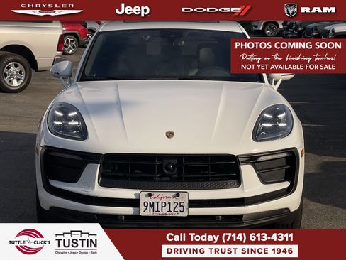 Used 2024 Porsche Macan AWD/4WD image 1