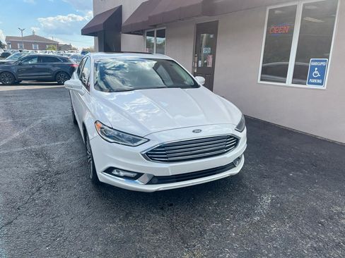 Used 2017 Ford Fusion SE w/ Equipment Group 202A AWD/4WD image 2